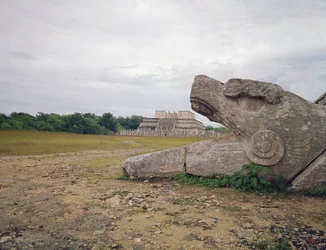 Temple des guerriers et colonne de serpent